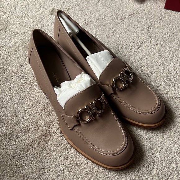 Salvatore Ferragamo heels - Picture 2 of 6